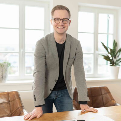 Mergers & Acquisition Experte bei TRADINEO ist Lukas Havliza